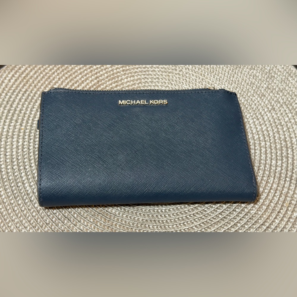 Michael Kors Jet Set Saffiano Leather Zip Wallet – Navy Blue